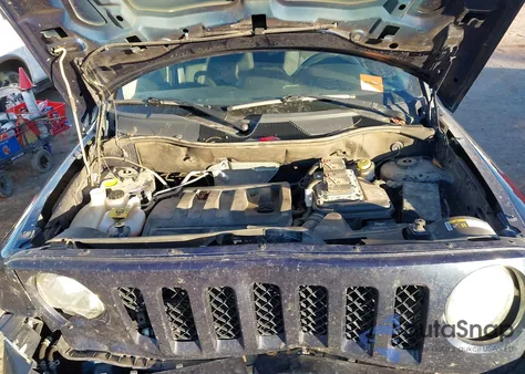 2017 Jeep Patriot Latitude 4X4 z USA, uszkodzony, nr VIN 1C4NJRFB5HD181598